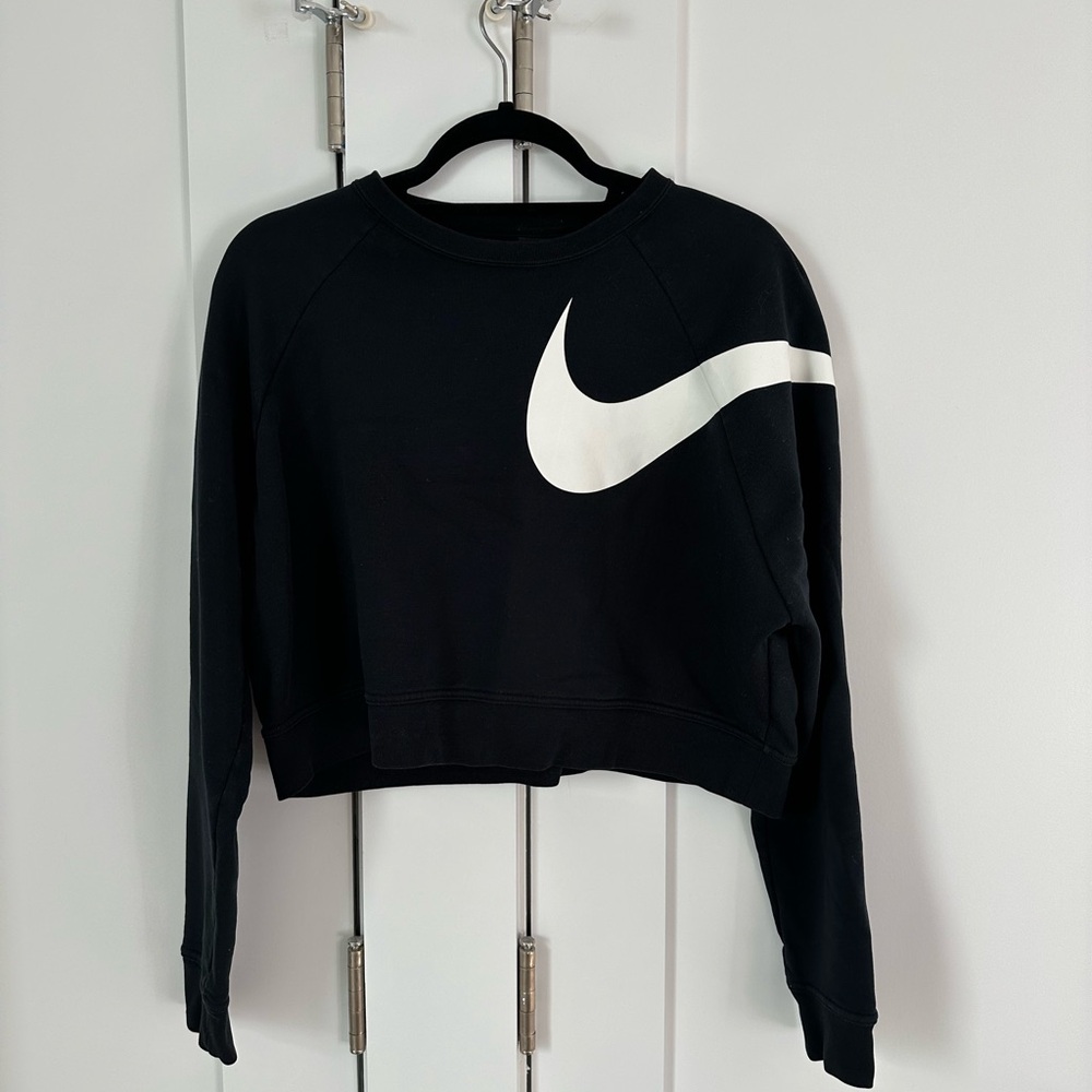 Nike Women's Black and White Cropped Sweatshirt
